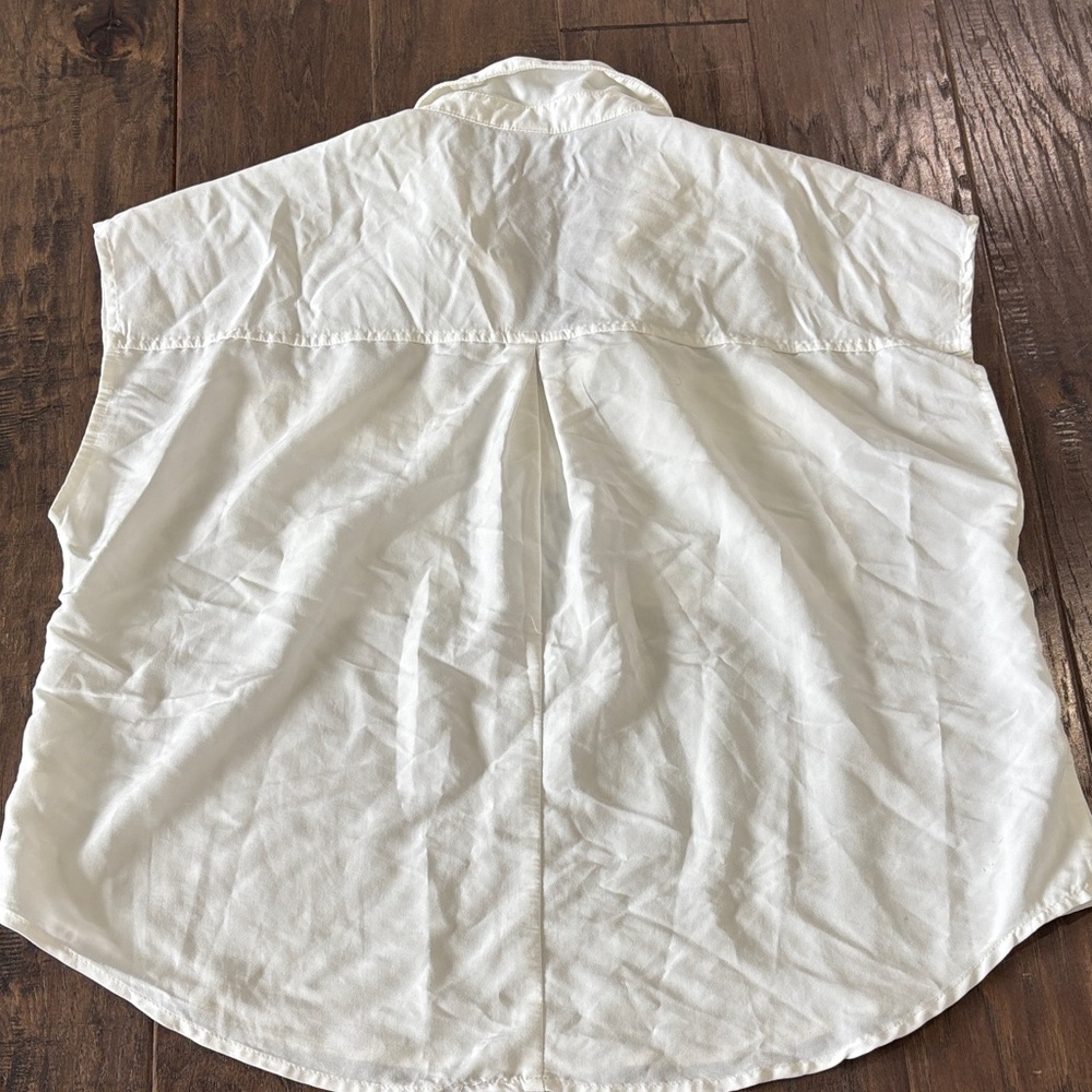 Old Navy White Short Sleeve Button-Up Shirt - Picture 3 of 3